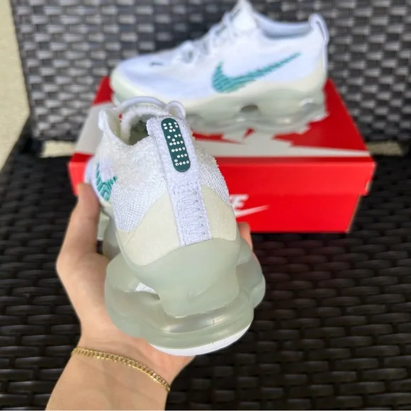 NIKE AIR MAX SCORPION FLYKNIT WHITE CLEAR EMERALD - WOMENS 6.5 / MENS 5 - Picture 3 of 5